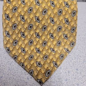 Claiborne Geometric tie 57" x 4" made in the USA 100% silk